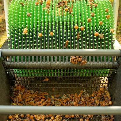 Récolteuse de noisettes 18"